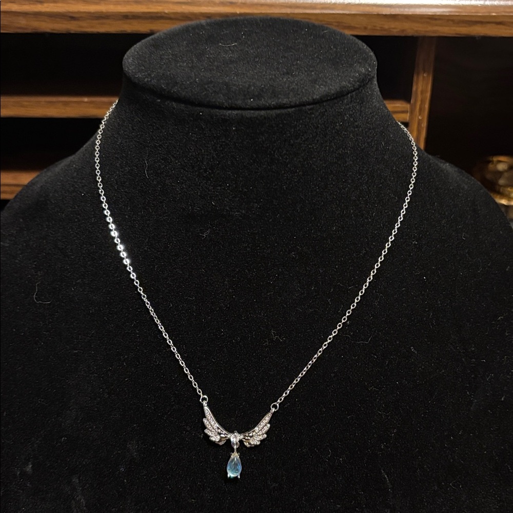 Women’s necklace